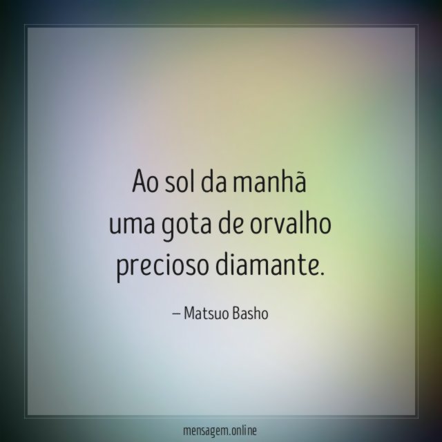 Ao sol da manhã uma gota de orvalho precioso diamante