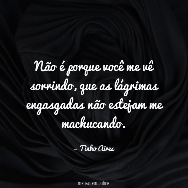 Não é porque você me vê sorrindo