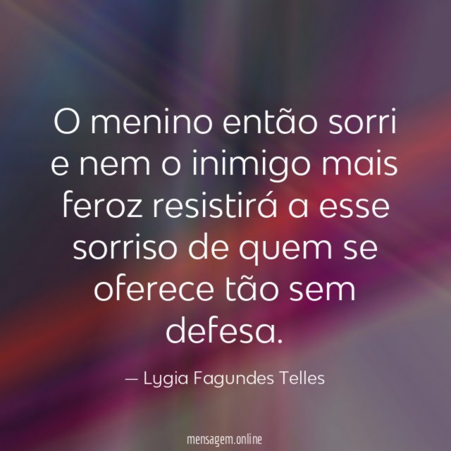 O menino então sorri e nem o inimigo