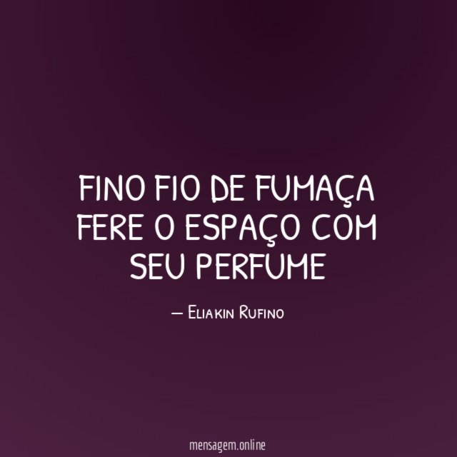 fino fio de fumaça fere o espaço com seu perfume