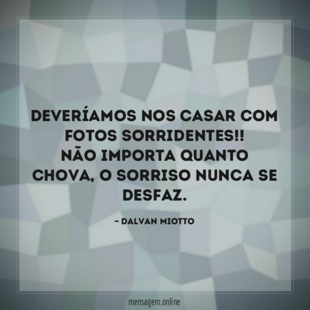 Deveríamos nos casar com fotos sorridentes