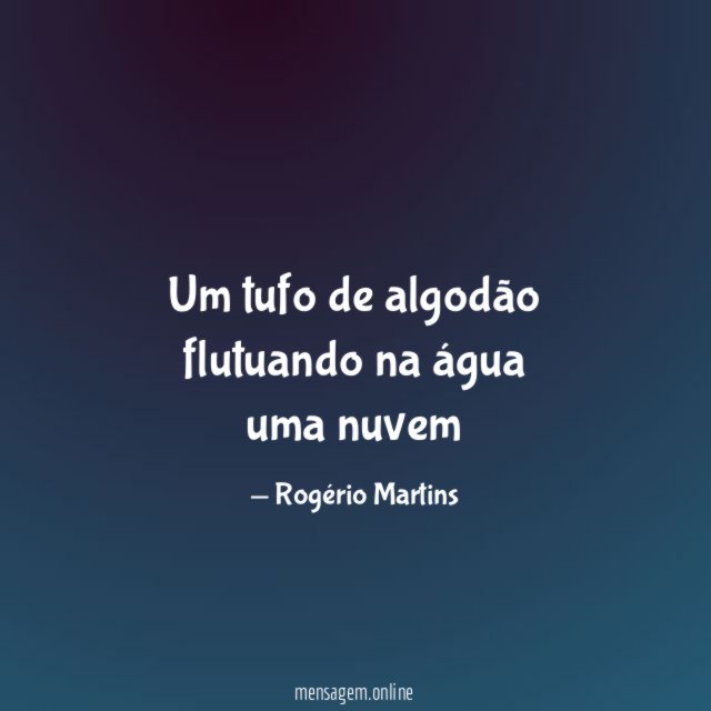 um tufo de algodão flutuando na água uma nuvem