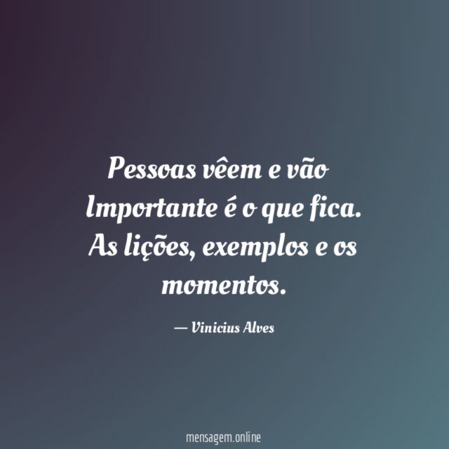 Pessoas vêem e vão