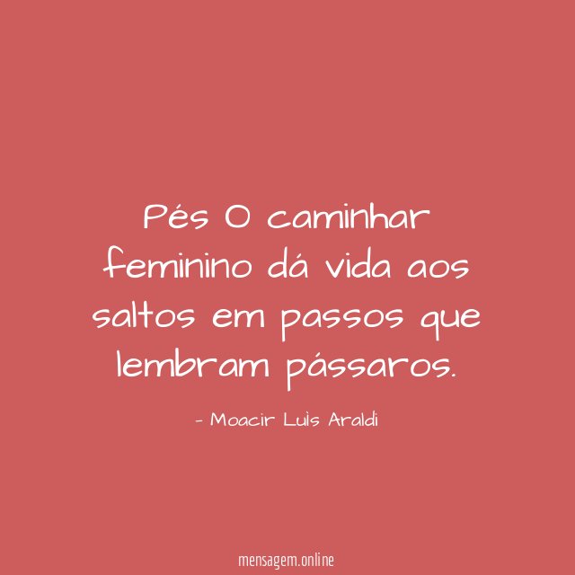 Pés O caminhar feminino dá vida aos saltos em passos que
