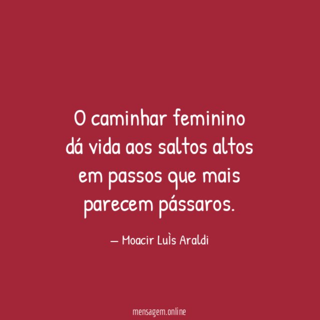 O caminhar feminino dá vida aos saltos altos em passos