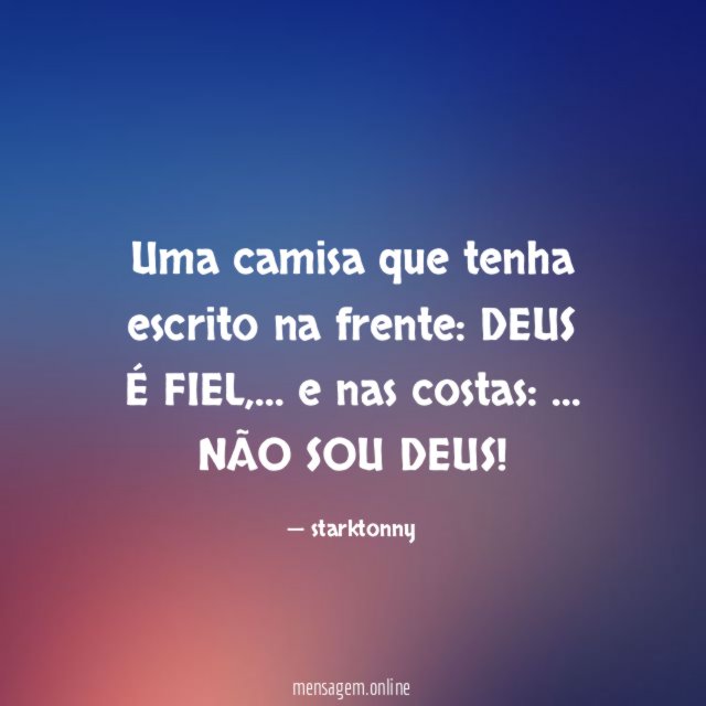Uma camisa que tenha escrito na frente