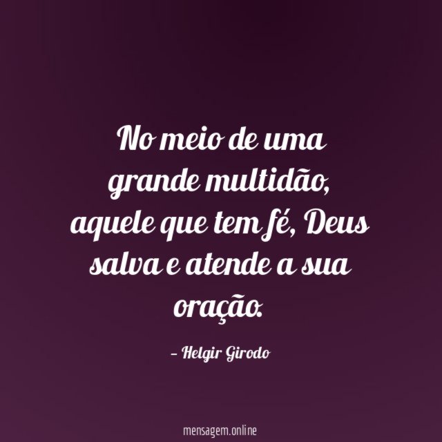 No meio de uma grande multidão