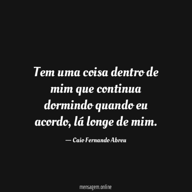 Tem uma coisa dentro de mim que continua dormindo quando eu acordo