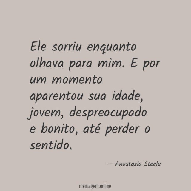 Ele sorriu enquanto olhava para mim