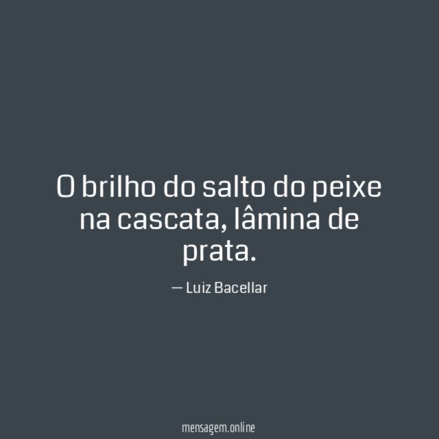 O brilho do salto do peixe na cascata