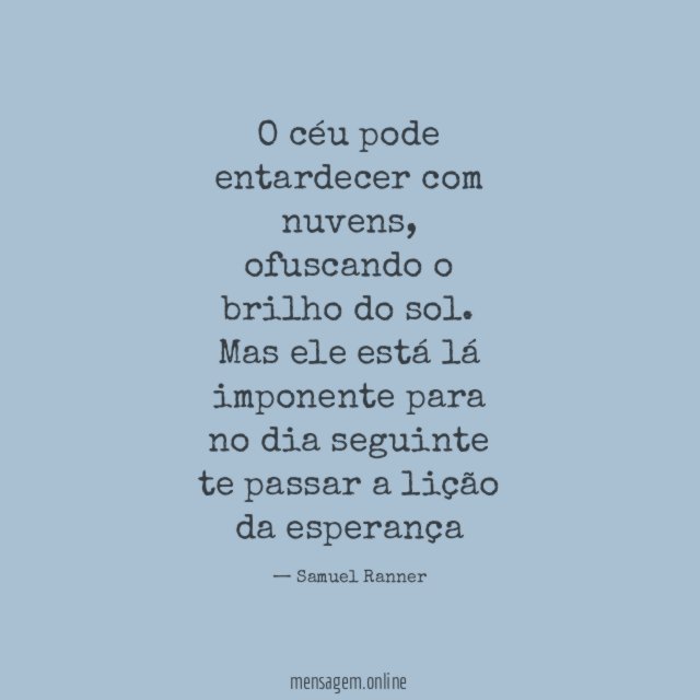O céu pode entardecer com nuvens