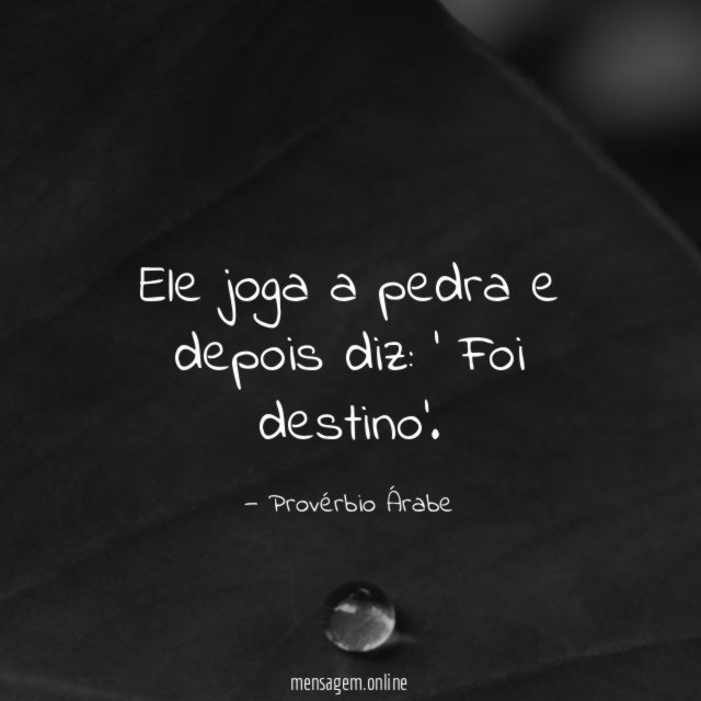 Ele joga a pedra e depois diz