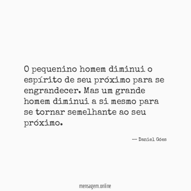 O pequenino homem diminui o espírito de seu
