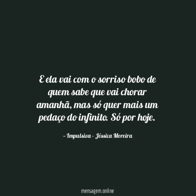 E ela vai com o sorriso bobo de