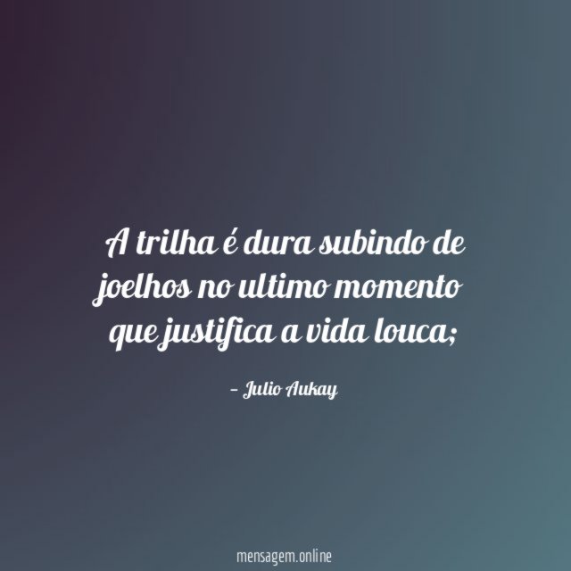 A trilha é dura subindo de joelhos no