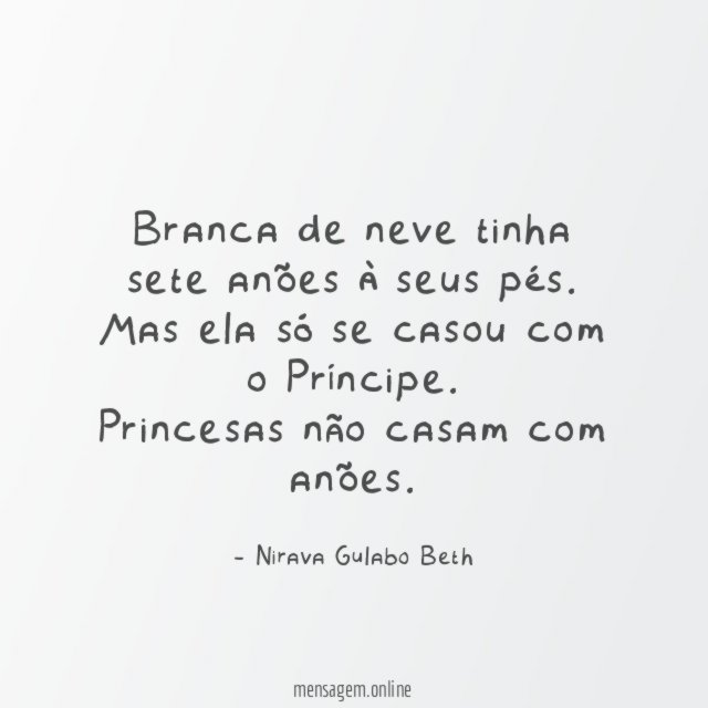 Branca de neve tinha sete anões à seus pés