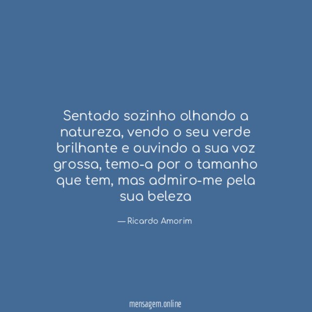 Sentado sozinho olhando a natureza