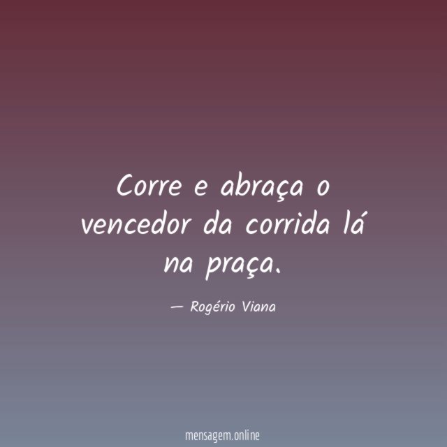 Corre e abraça o vencedor da corrida lá na praça