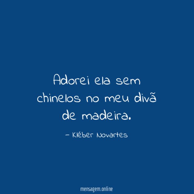 Adorei ela sem chinelos no meu divã de madeira