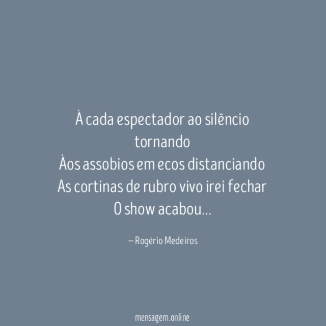 À cada espectador ao silêncio tornando Àos assobios em