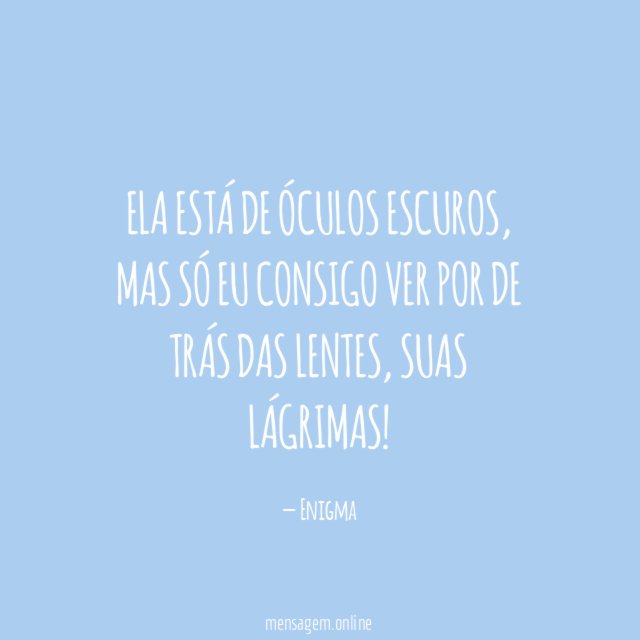 Ela está de óculos escuros