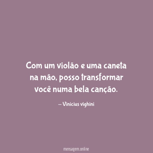 Com um violão e uma caneta na mão