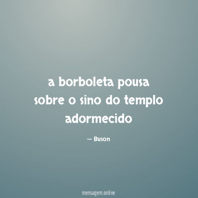 a borboleta pousa sobre o sino do templo adormecido