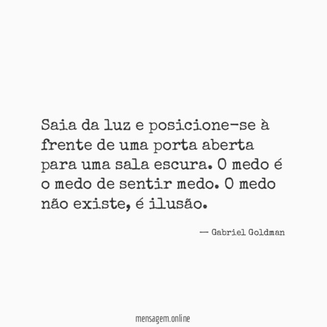 Saia da luz e posicione-se à frente de