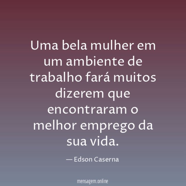 Uma bela mulher em um ambiente de trabalho