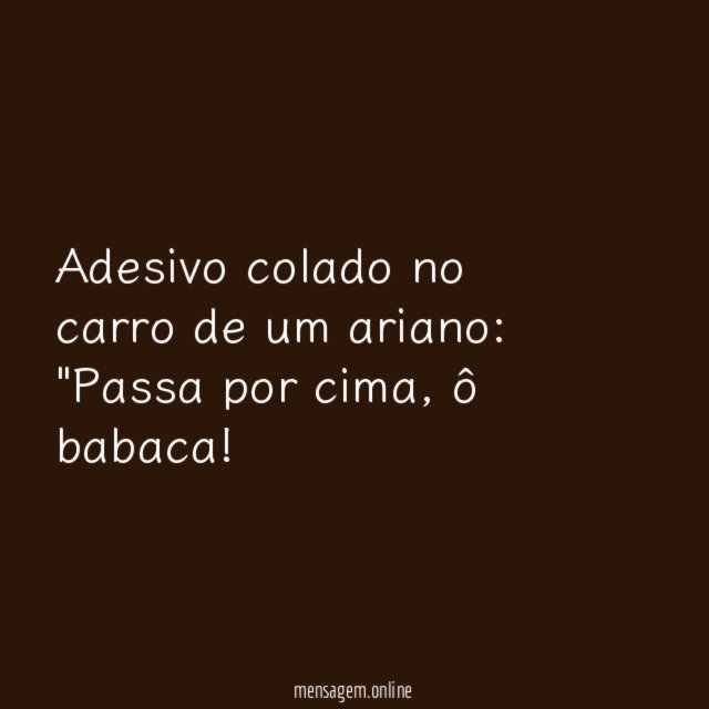 Adesivo colado no carro de um ariano