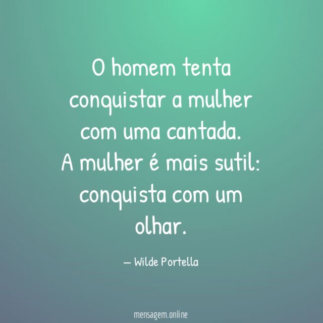 O homem tenta conquistar a mulher com uma cantada