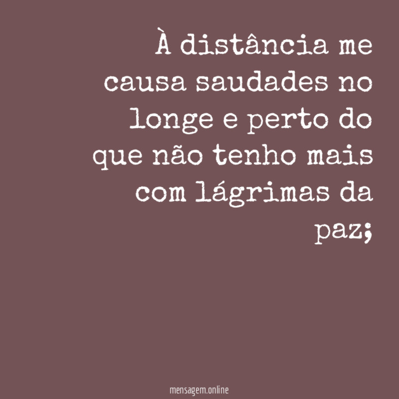 À distância me causa saudades no longe