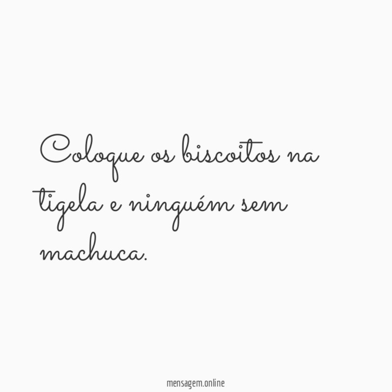 Coloque os biscoitos na tigela