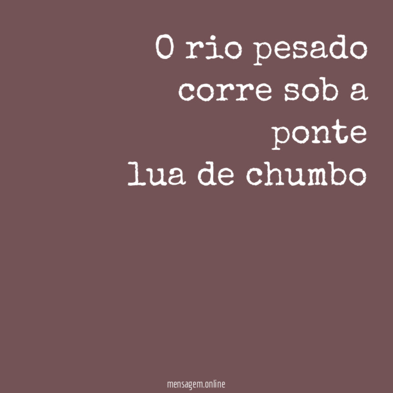 o rio pesado corre sob a ponte lua de chumbo