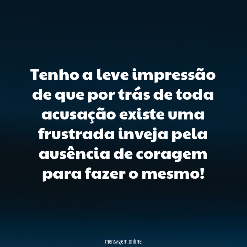 Tenho a leve impressão de que por trás