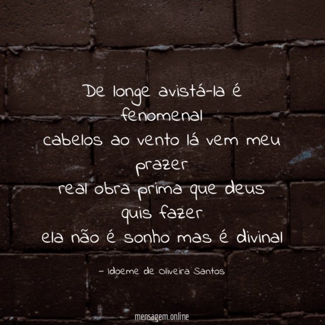 De longe avistá-la é fenomenal cabelos ao vento lá
