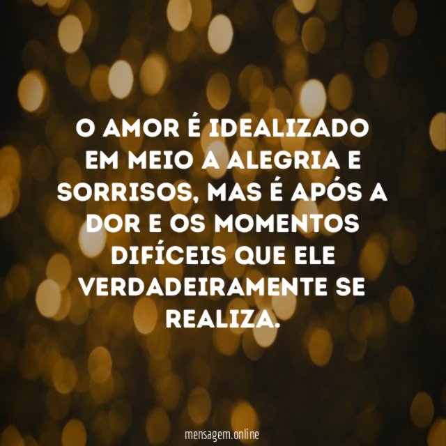 O amor é idealizado em meio a alegria e sorrisos
