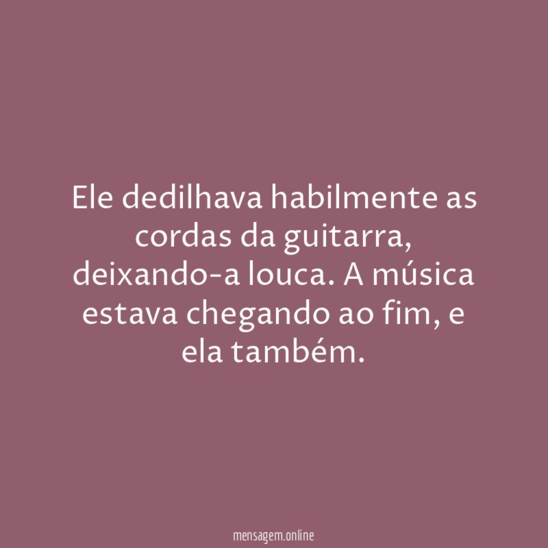 Ele dedilhava habilmente as cordas da guitarra