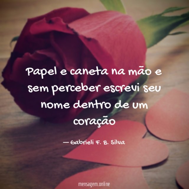 Papel e caneta na mão e sem perceber
