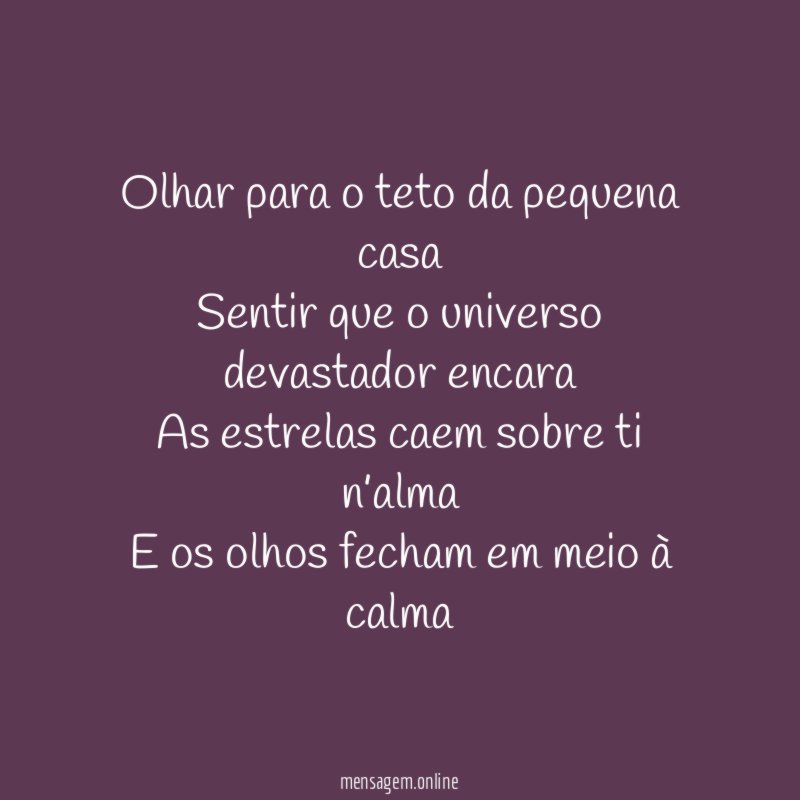 Olhar para o teto da pequena casa Sentir que