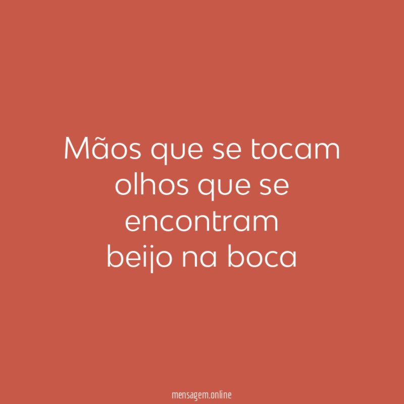 mãos que se tocam olhos que se encontram beijo na boca