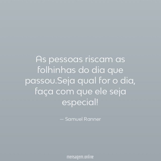 As pessoas riscam as folhinhas do dia que passou