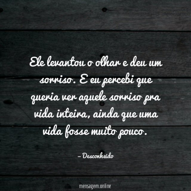 Ele levantou o olhar e deu um sorriso