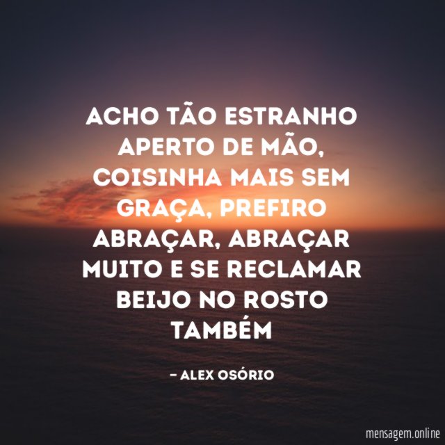 Acho tão estranho aperto de mão