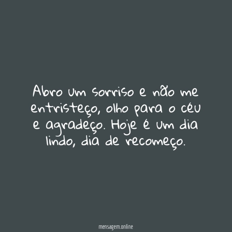 Abro um sorriso e não me entristeço