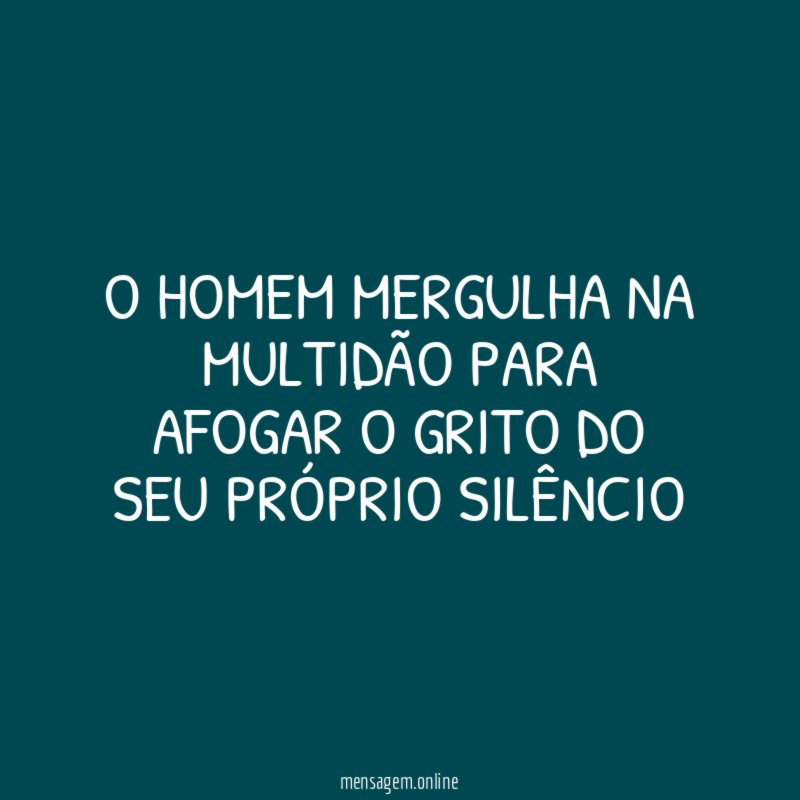 O homem mergulha na multidão para afogar