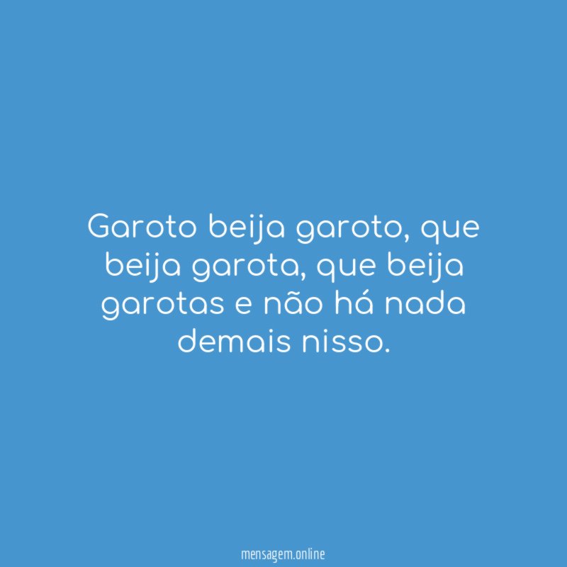 Garoto beija garoto