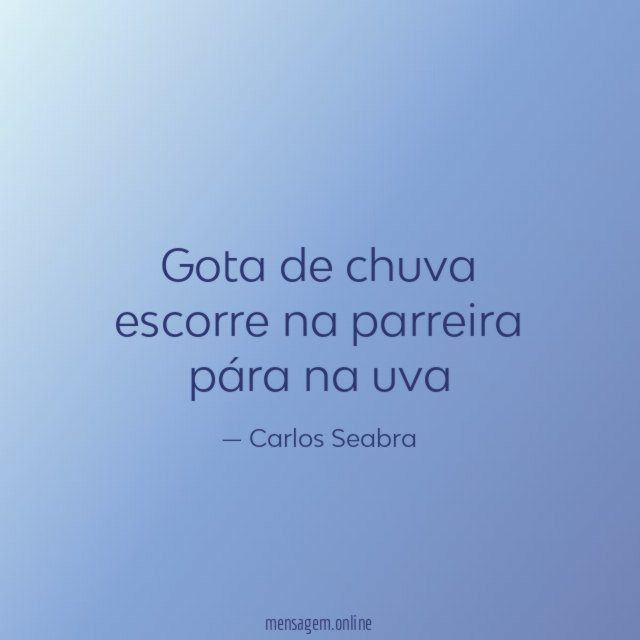 gota de chuva escorre na parreira pára na uva