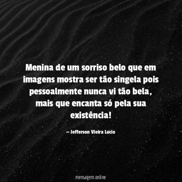 Menina de um sorriso belo que em imagens