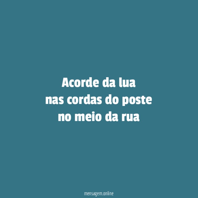 acorde da lua nas cordas do poste no meio da rua